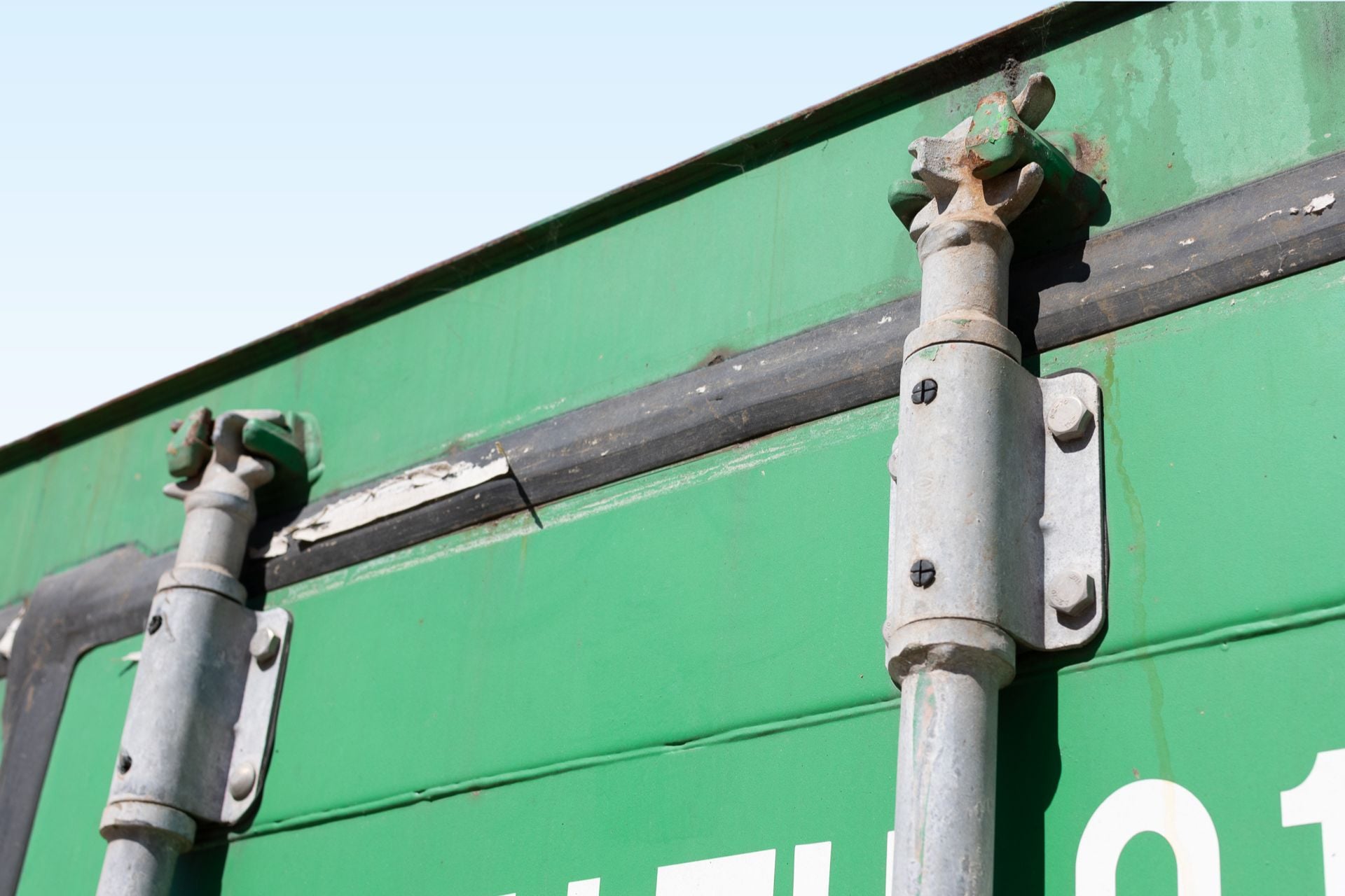 20ft Used Evergreen Shipping Container – High-Grade - Image 8